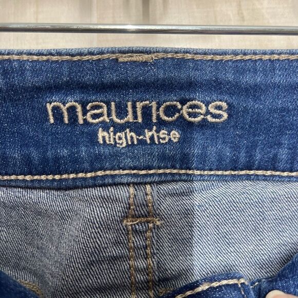 NWOT Maurices distressed jeans raw hem button fly, size medium - Picture 7 of 7
